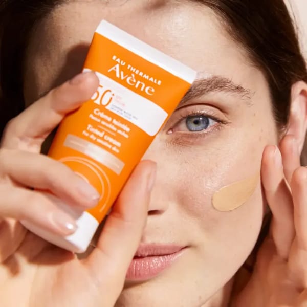 Avène Ultra Broad Spectrum Spf50+ Tinted Fluid للبشرة الحساسة العادية إلى المختلطة