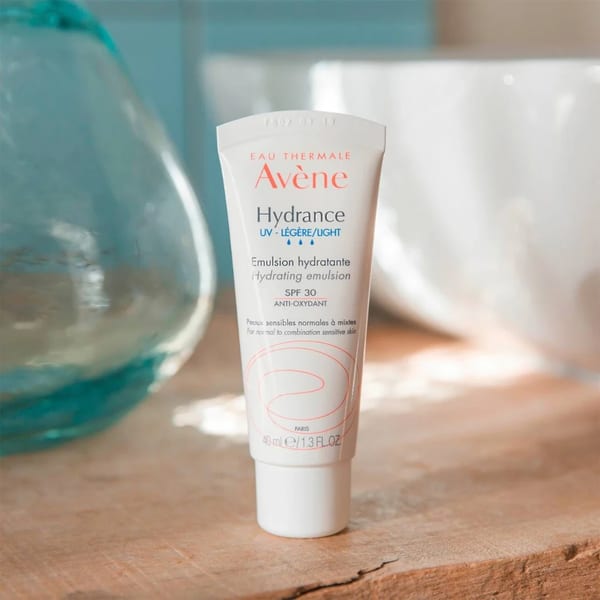 Avène Hydrance UV Light مرطب خفيف بعامل حماية SPF30 للبشرة العادية إلى المختلطة
