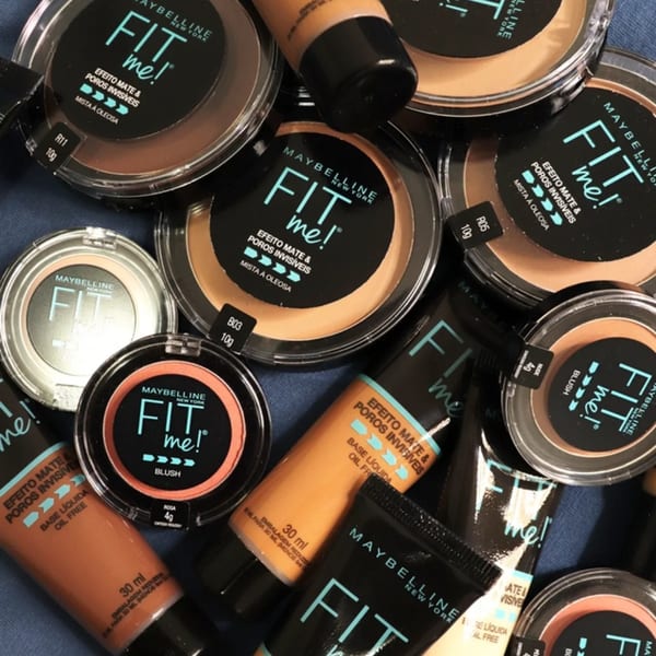 Maybelline New York Fit Me - بودرة بلمسة نهائية مطفية مثالية وتأثير يقلل المسام تدوم حتى 16 ساعة