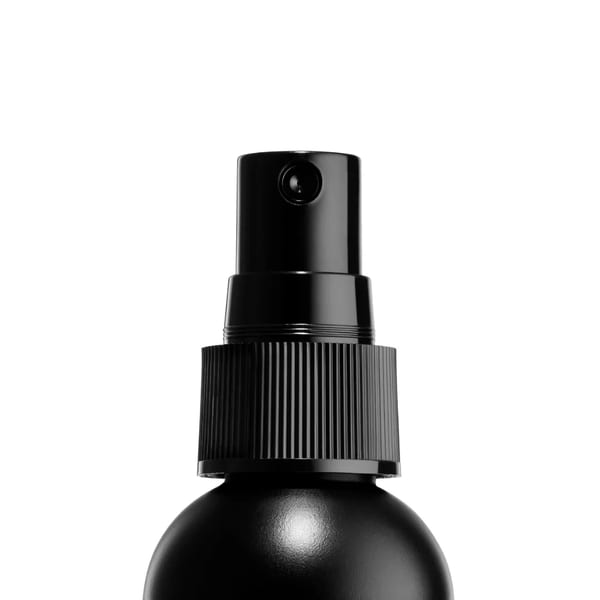 NYX Professional Makeup Setting Spray - لمسة نهائية مطفية، خفيف، يدوم طويلاً، يزيد ثبات المكياج حتى 16 ساعة، تركيبة نباتية ولم تُختبر على الحيوانات، 60 مل