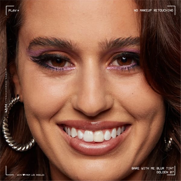 NYX Professional Makeup كريم أساس Bare With Me Blurring Tint، تغطية متوسطة، لمسة نهائية مطفية، مع نياسيناميد، ماتشا وجلسرين، ترطيب لمدة 12 ساعة