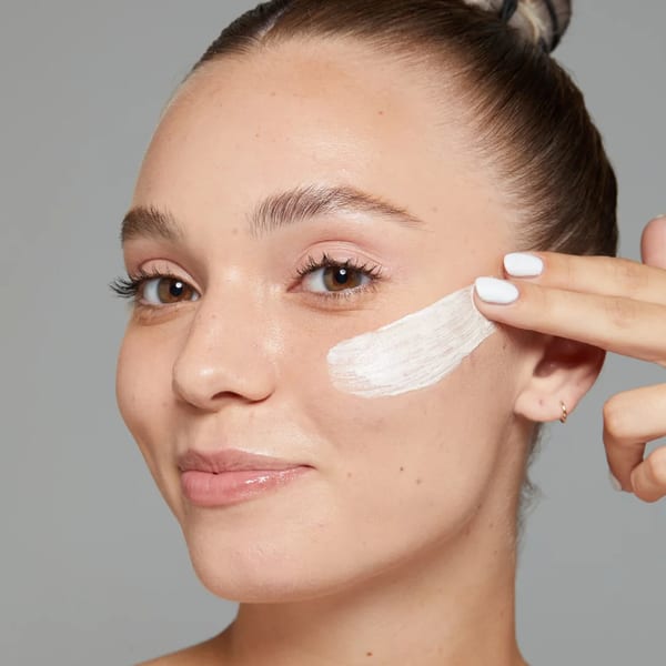 NYX Professional Makeup The Marshmellow Primer، برايمر أساس للمكياج، برايمر يركز على البشرة للحصول على بشرة ناعمة ومتجانسة، جذور المارشملو، تركيبة نباتية
