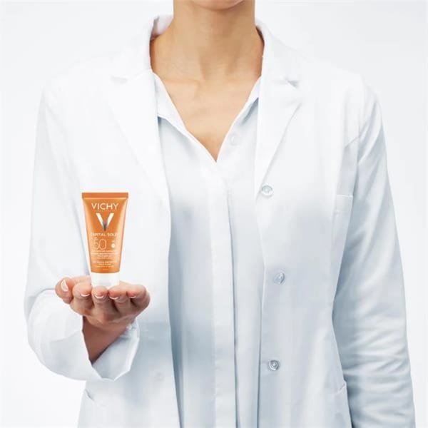Vichy Capital Soleil واقي شمسي جاف مضاد للمعان للبشرة الدهنية SPF50+ بحجم 50 مل
